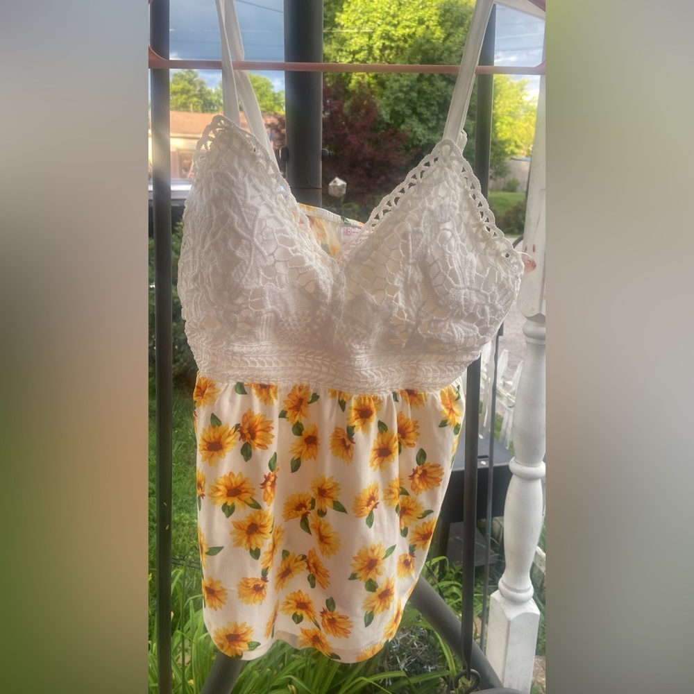 Sunflowers and lace tank size small